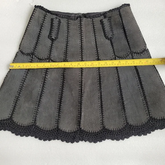 Vintage Black Suede Patchwork Miniskirt With Crochet Lace Trim 70s Boho 38 EU 6 - Picture 12 of 15